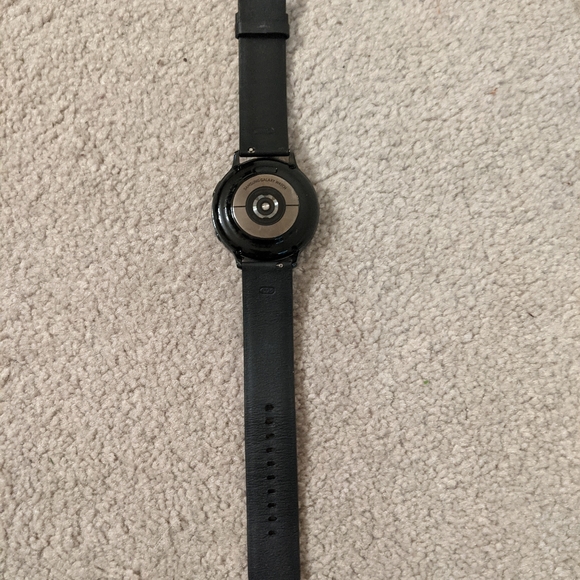 Samsung Galaxy Watch Active2- w/charger - Picture 4 of 8